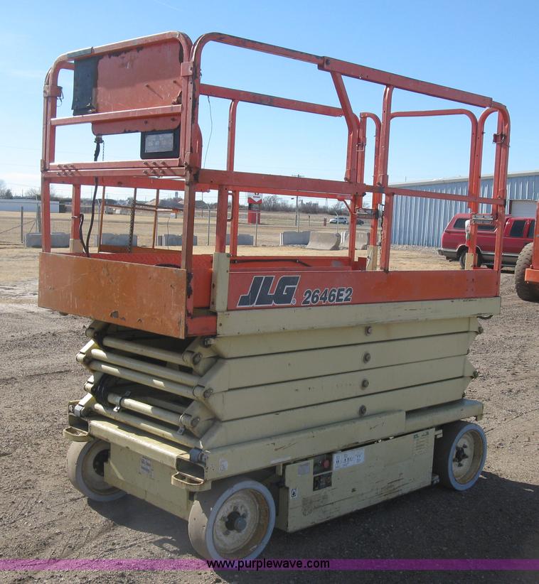 image for item J2979 JLG 2646-E2 scissor lift