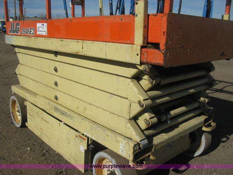 image for item J2979 JLG 2646-E2 scissor lift