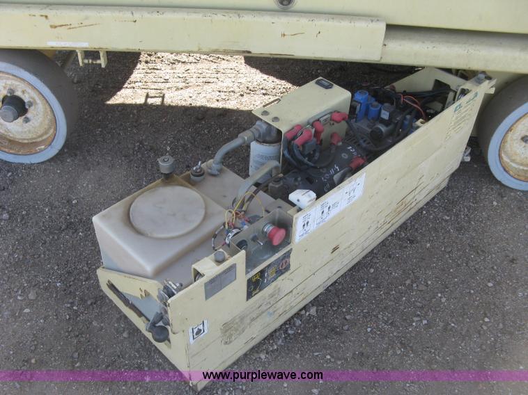 image for item J2979 JLG 2646-E2 scissor lift