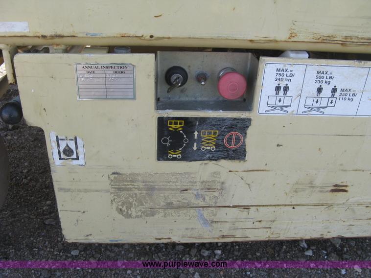 image for item J2979 JLG 2646-E2 scissor lift