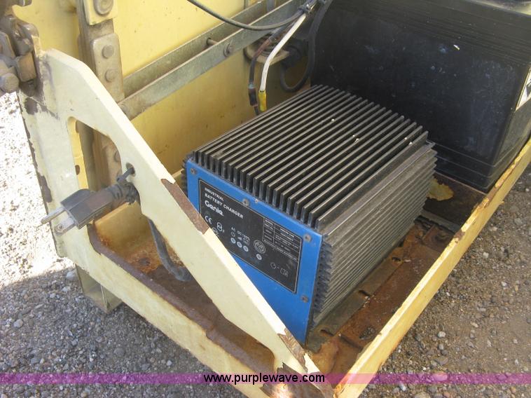 image for item J2979 JLG 2646-E2 scissor lift