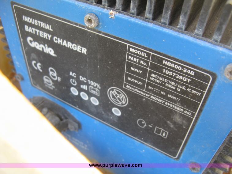 image for item J2979 JLG 2646-E2 scissor lift