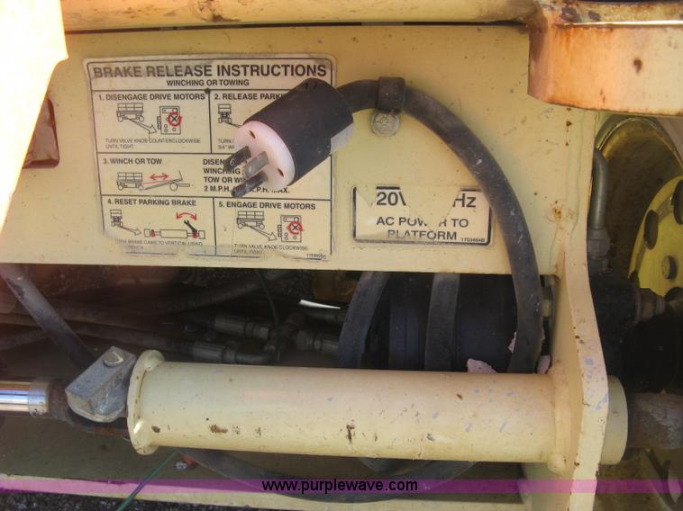 image for item J2979 JLG 2646-E2 scissor lift