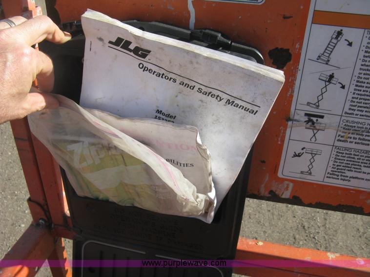 image for item J2979 JLG 2646-E2 scissor lift