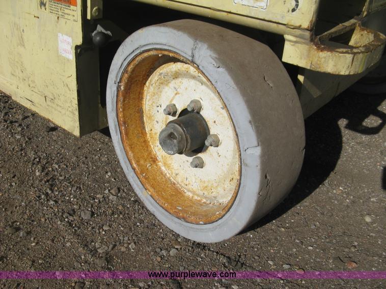 image for item J2979 JLG 2646-E2 scissor lift