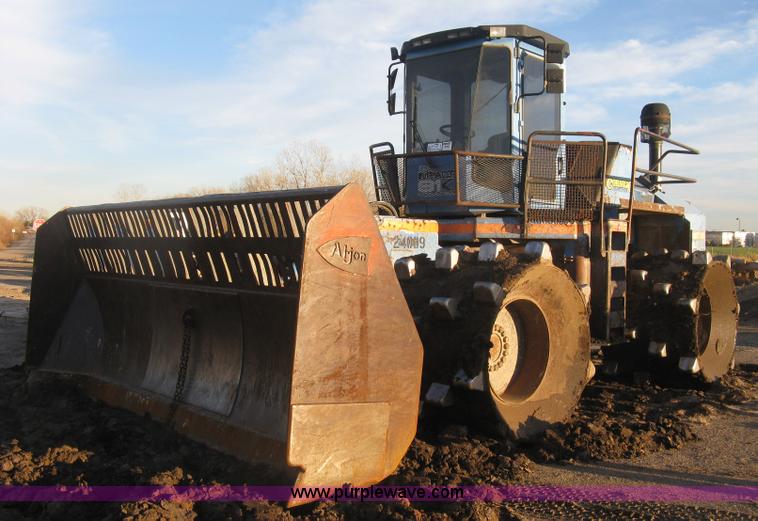 image for item J2981 2002 Al-jon 81K impact landfill compactor