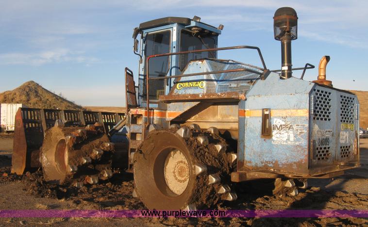 image for item J2981 2002 Al-jon 81K impact landfill compactor