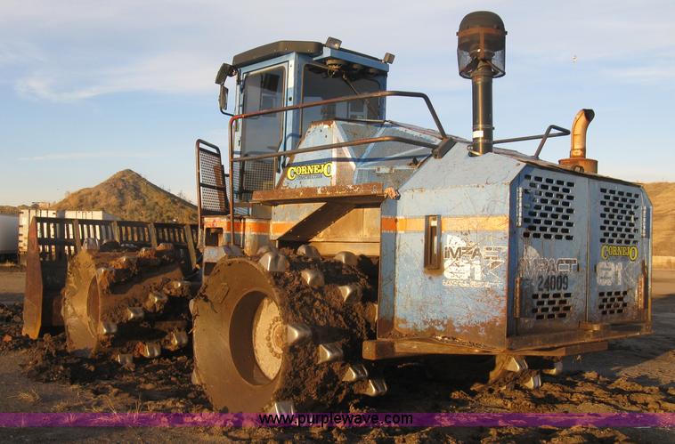 image for item J2981 2002 Al-jon 81K impact landfill compactor