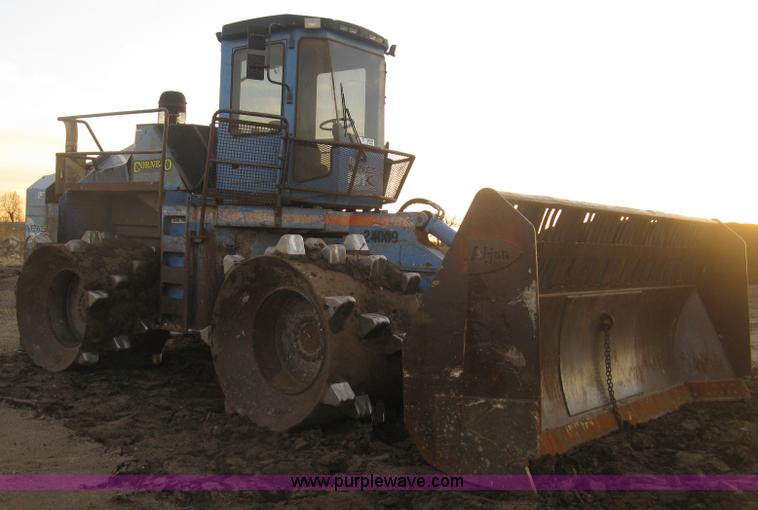 image for item J2981 2002 Al-jon 81K impact landfill compactor