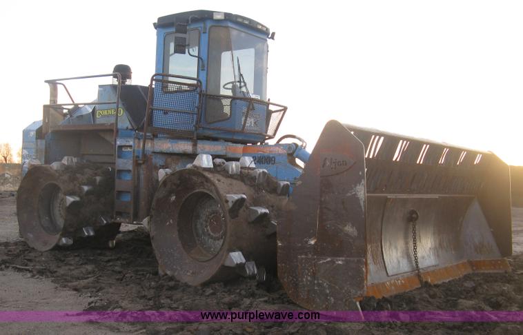 image for item J2981 2002 Al-jon 81K impact landfill compactor