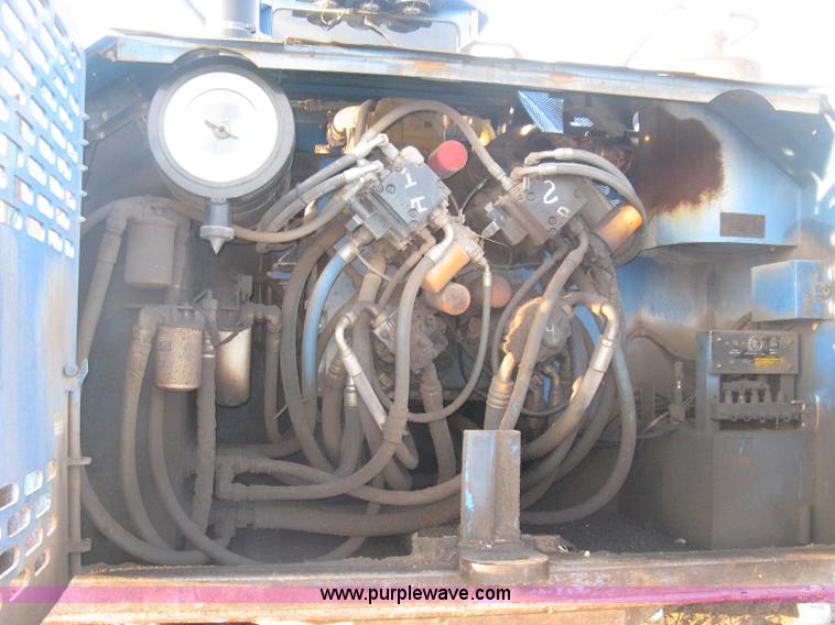 image for item J2981 2002 Al-jon 81K impact landfill compactor