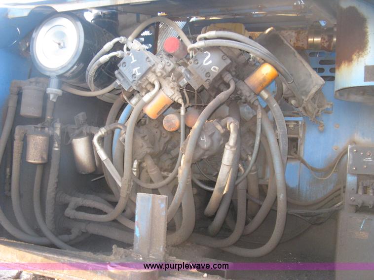 image for item J2981 2002 Al-jon 81K impact landfill compactor