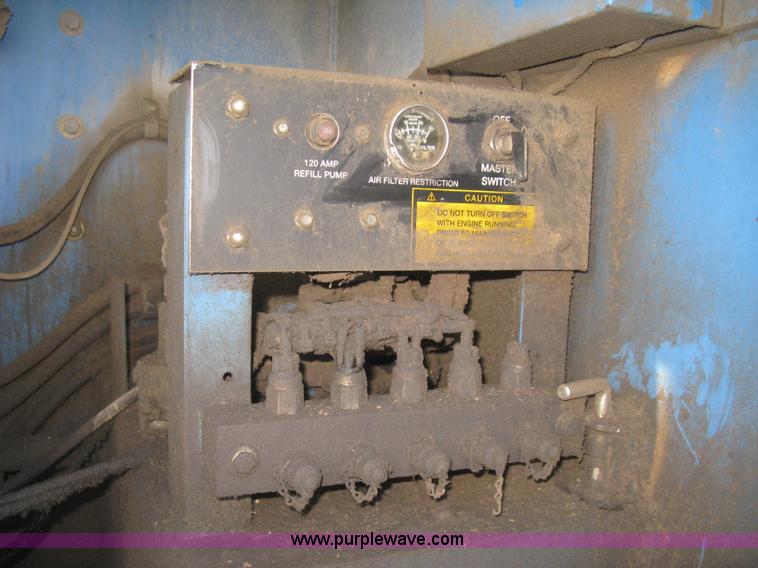 image for item J2981 2002 Al-jon 81K impact landfill compactor