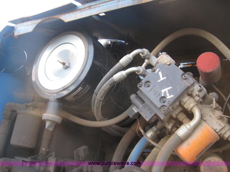 image for item J2981 2002 Al-jon 81K impact landfill compactor