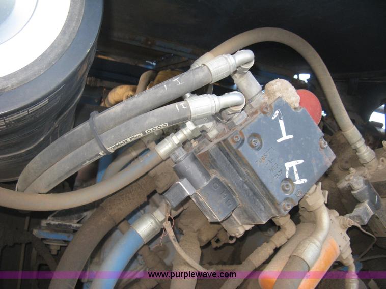 image for item J2981 2002 Al-jon 81K impact landfill compactor