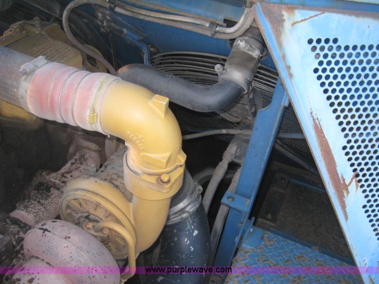 image for item J2981 2002 Al-jon 81K impact landfill compactor