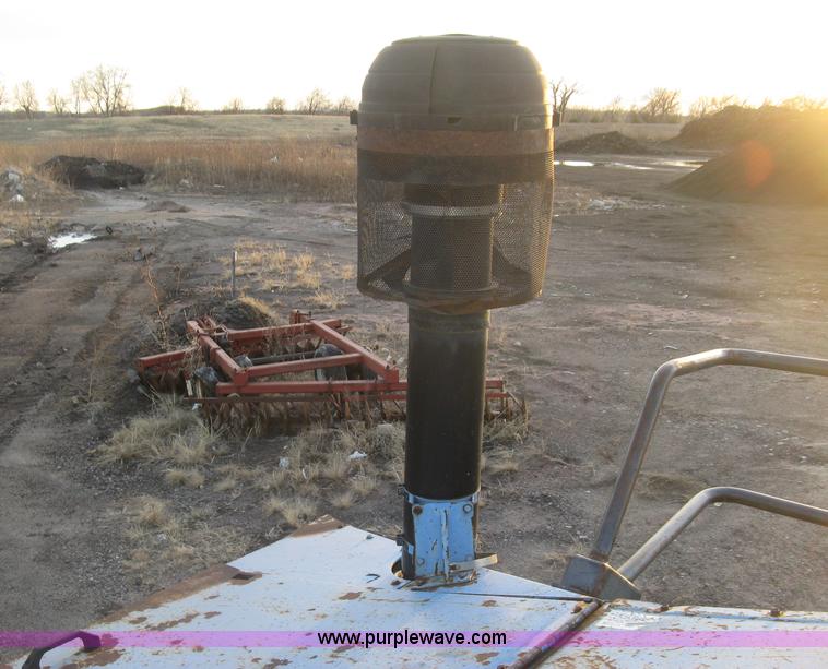 image for item J2981 2002 Al-jon 81K impact landfill compactor