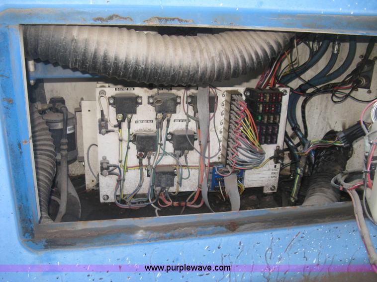 image for item J2981 2002 Al-jon 81K impact landfill compactor