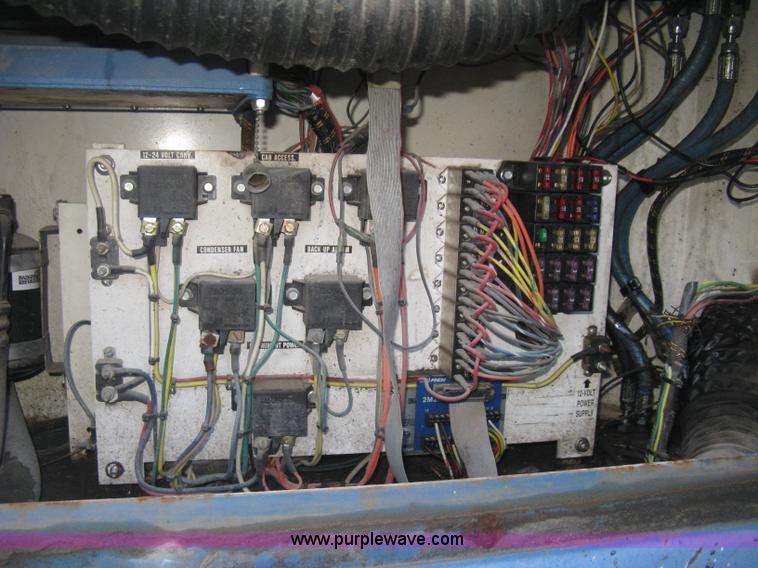 image for item J2981 2002 Al-jon 81K impact landfill compactor