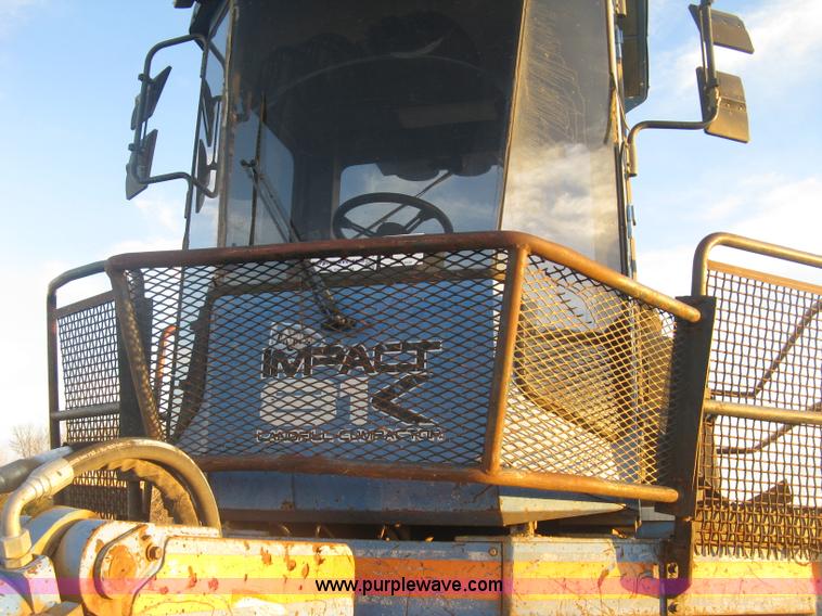 image for item J2981 2002 Al-jon 81K impact landfill compactor