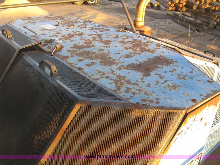 image for item J2981 2002 Al-jon 81K impact landfill compactor