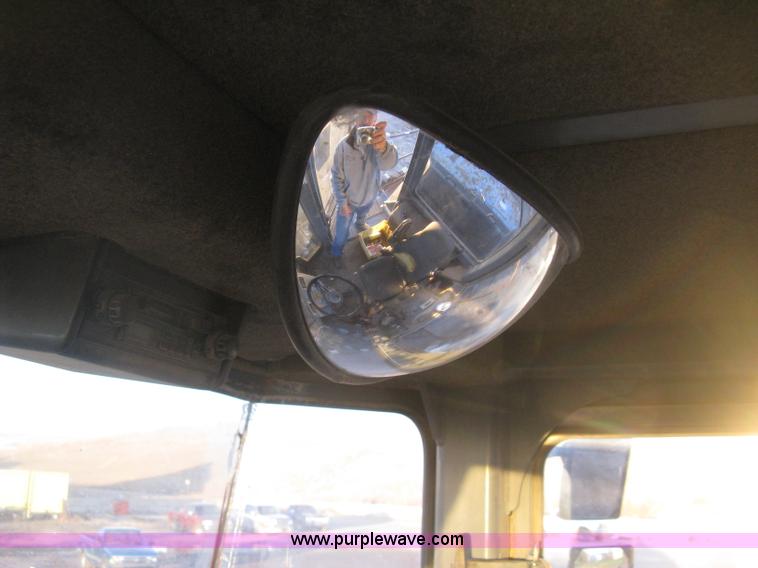 image for item J2981 2002 Al-jon 81K impact landfill compactor