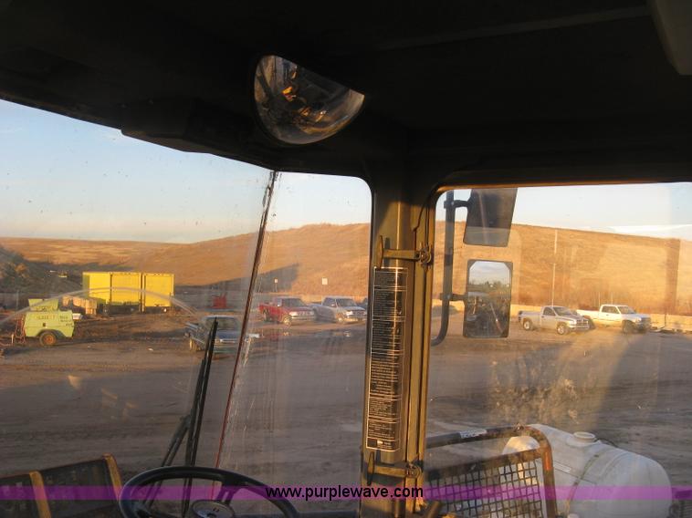 image for item J2981 2002 Al-jon 81K impact landfill compactor