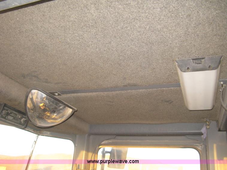 image for item J2981 2002 Al-jon 81K impact landfill compactor