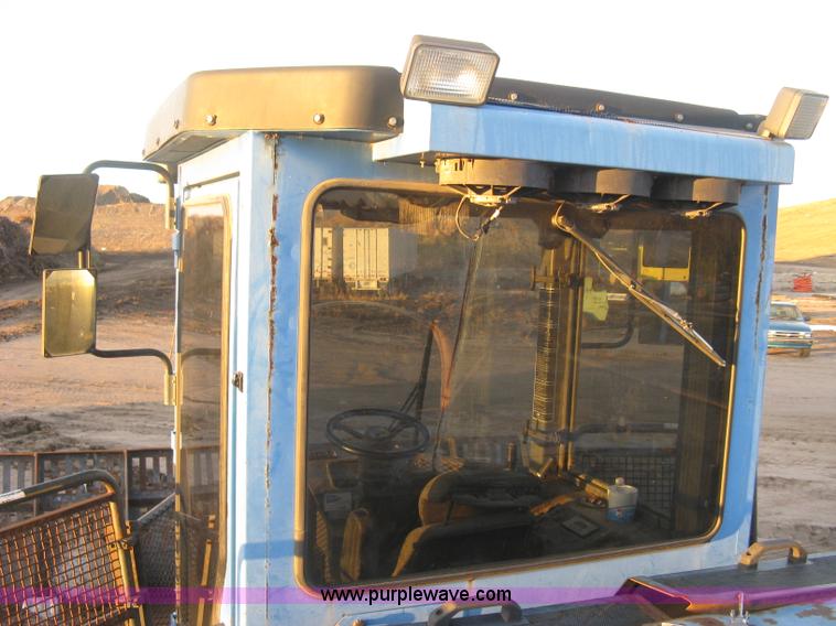 image for item J2981 2002 Al-jon 81K impact landfill compactor