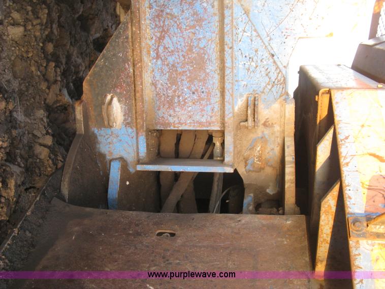 image for item J2981 2002 Al-jon 81K impact landfill compactor