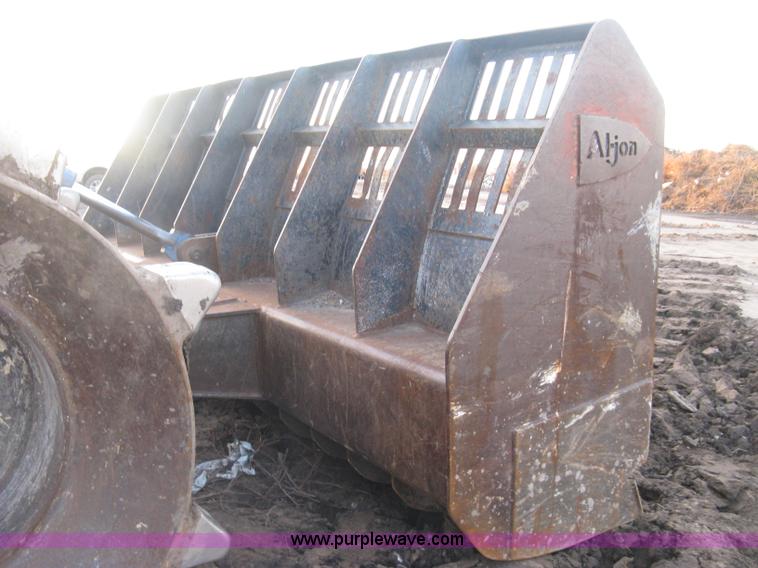 image for item J2981 2002 Al-jon 81K impact landfill compactor