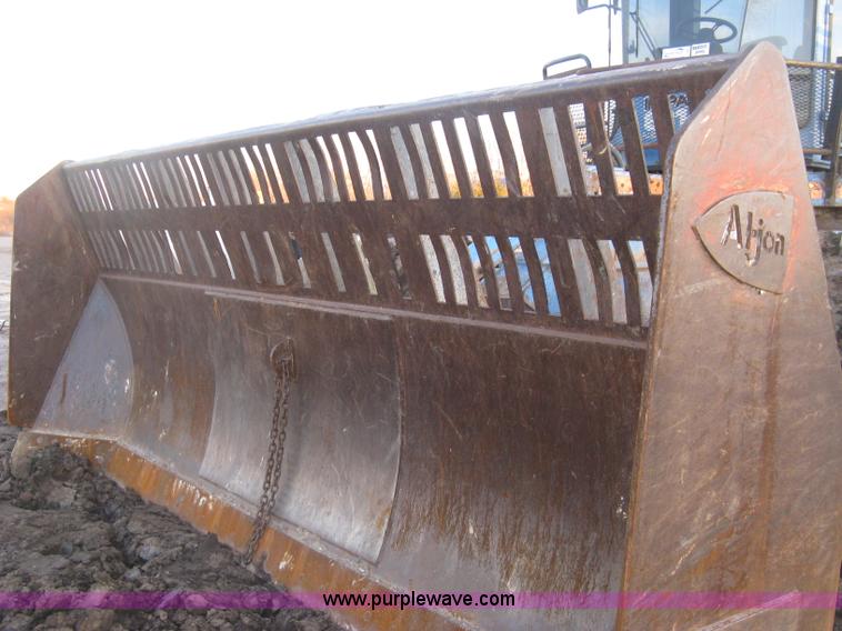 image for item J2981 2002 Al-jon 81K impact landfill compactor