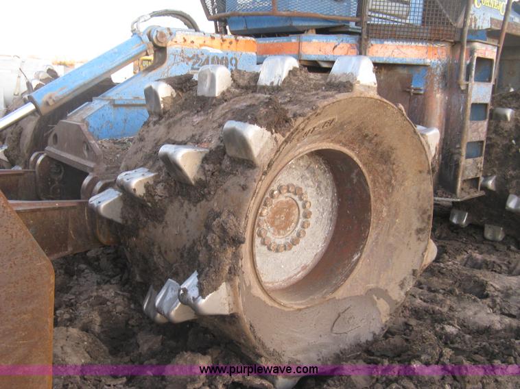 image for item J2981 2002 Al-jon 81K impact landfill compactor