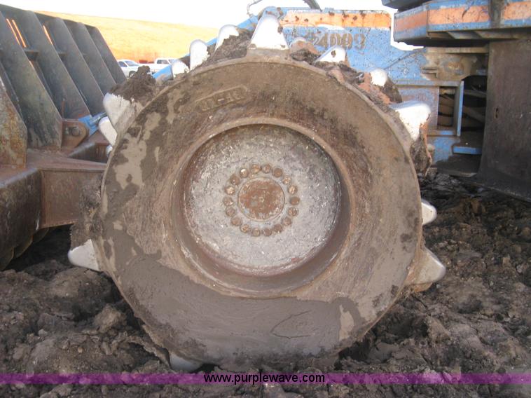 image for item J2981 2002 Al-jon 81K impact landfill compactor