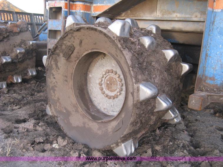 image for item J2981 2002 Al-jon 81K impact landfill compactor