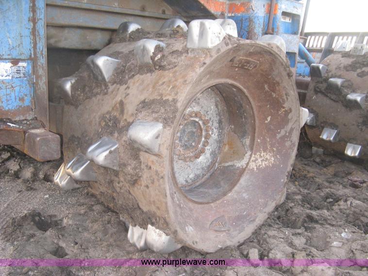 image for item J2981 2002 Al-jon 81K impact landfill compactor