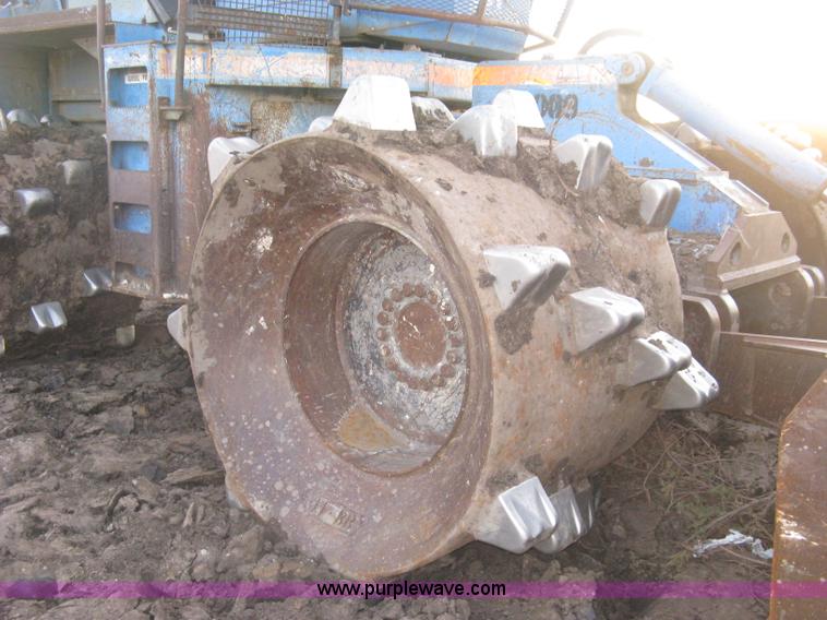 image for item J2981 2002 Al-jon 81K impact landfill compactor
