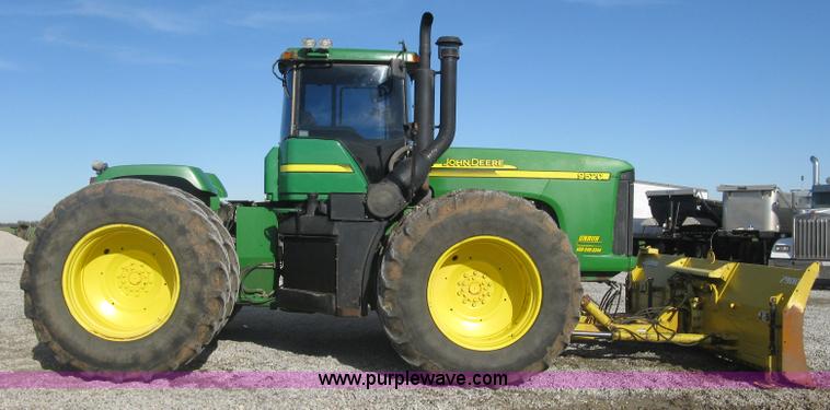 image for item J2984 2003 John Deere 9520 4WD tractor
