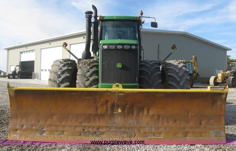 image for item J2984 2003 John Deere 9520 4WD tractor