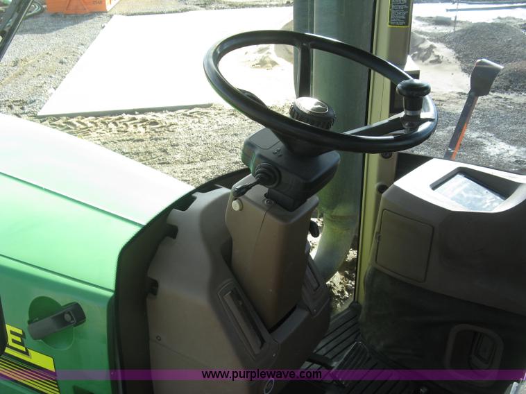 image for item J2984 2003 John Deere 9520 4WD tractor