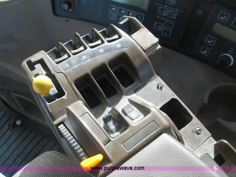 image for item J2984 2003 John Deere 9520 4WD tractor