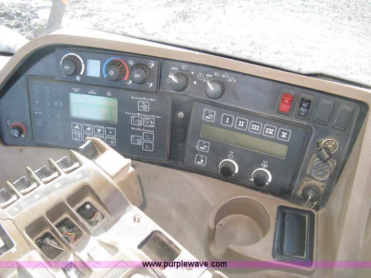 image for item J2984 2003 John Deere 9520 4WD tractor