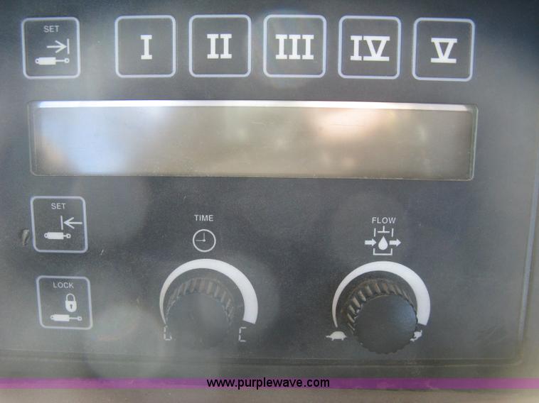 image for item J2984 2003 John Deere 9520 4WD tractor