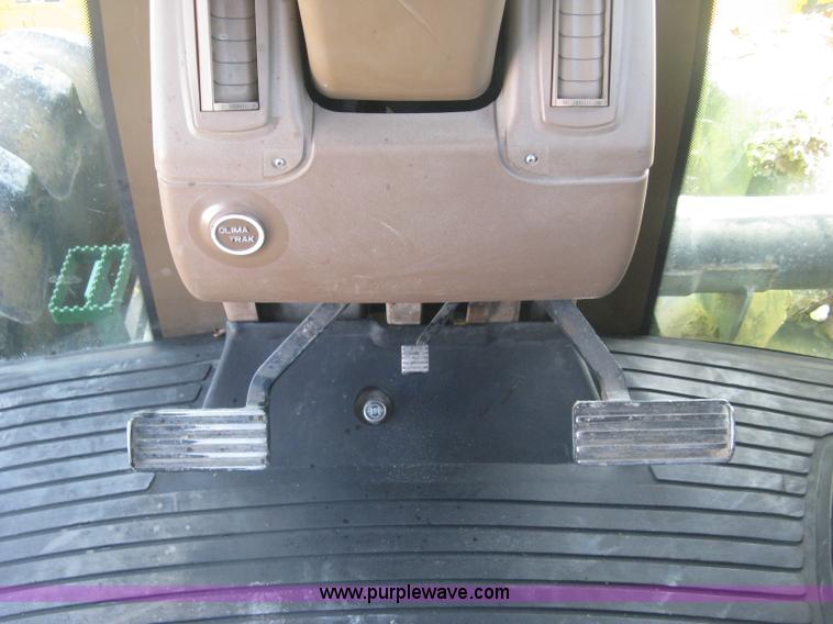 image for item J2984 2003 John Deere 9520 4WD tractor