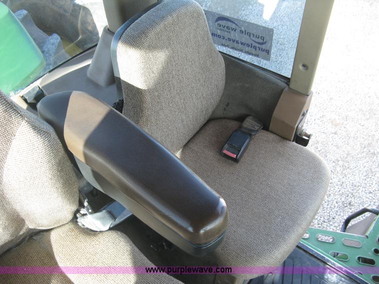 image for item J2984 2003 John Deere 9520 4WD tractor