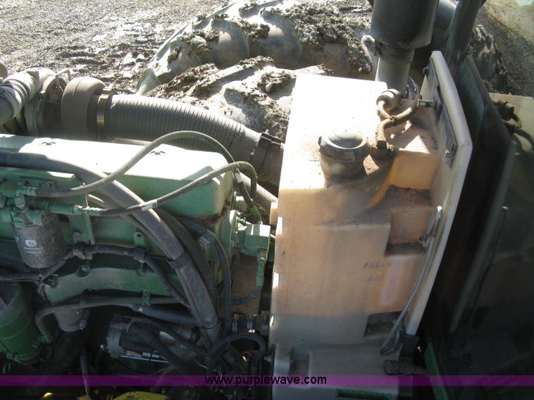 image for item J2984 2003 John Deere 9520 4WD tractor