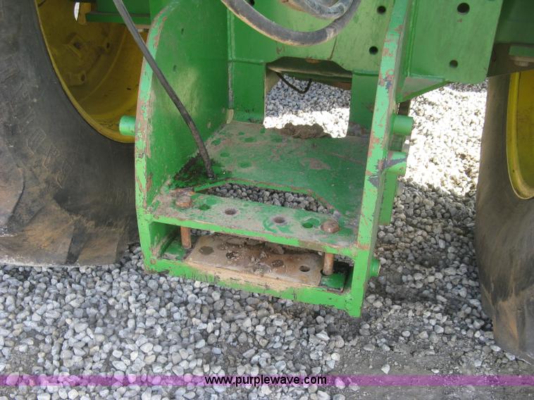 image for item J2984 2003 John Deere 9520 4WD tractor