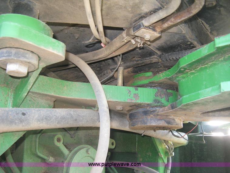 image for item J2984 2003 John Deere 9520 4WD tractor
