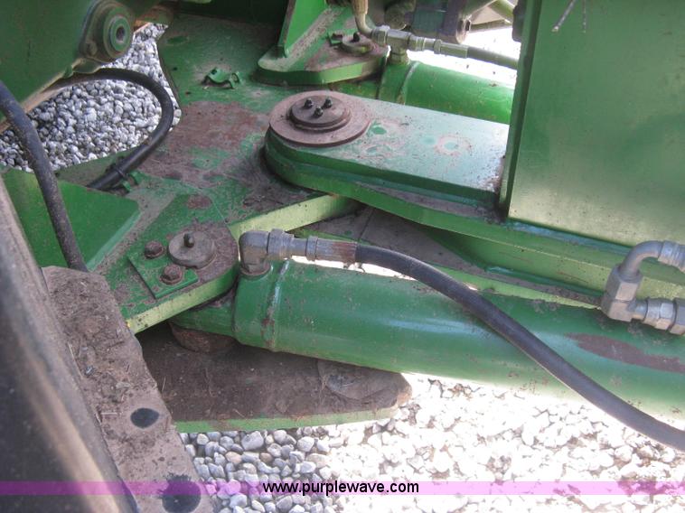 image for item J2984 2003 John Deere 9520 4WD tractor