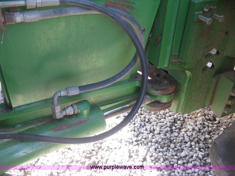 image for item J2984 2003 John Deere 9520 4WD tractor